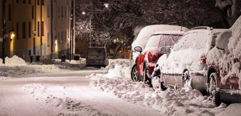 How to protect your car from the snow without a garage